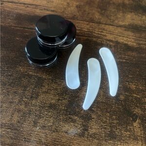 25 Black Cosmetic Jars with White Spatulas